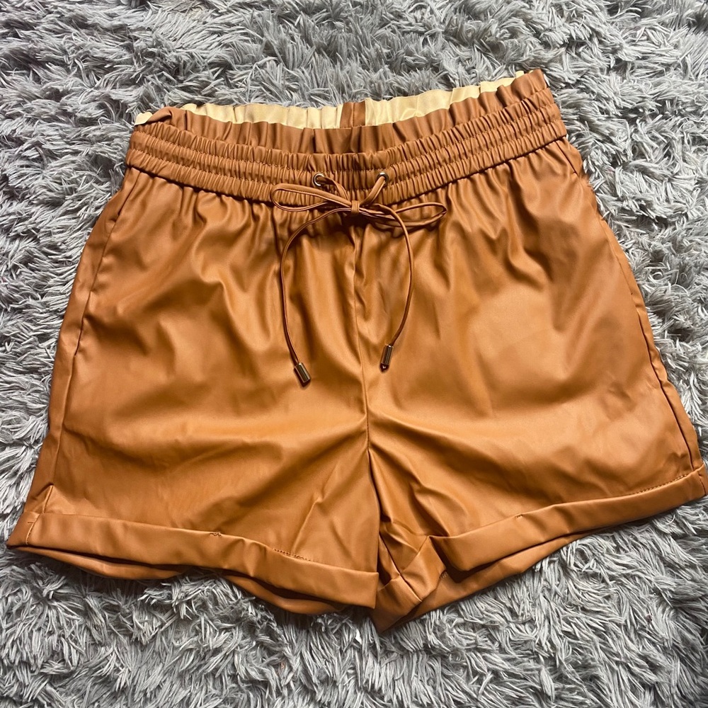 VEGAN LEATHER PAPERBAG WAIST SHORTS